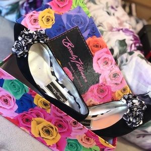Some fashionable flats with a flowery touch.